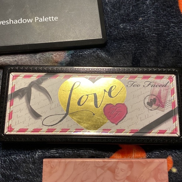 Eyeshadow pallets that are BOMB - Picture 3 of 5